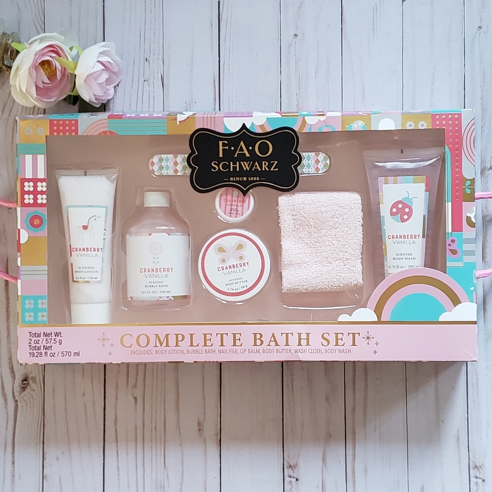 FAO Schwarz Girls Complete Bath Gift Set NWT in Gift Box